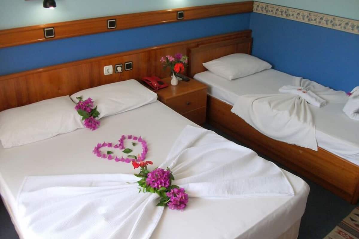 Chambre Triple Standard | Bureau, Wi-Fi gratuit