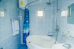 Standard Double Room | Bathroom | Free toiletries, hair dryer, towels - Art Hotel (Tashkent)