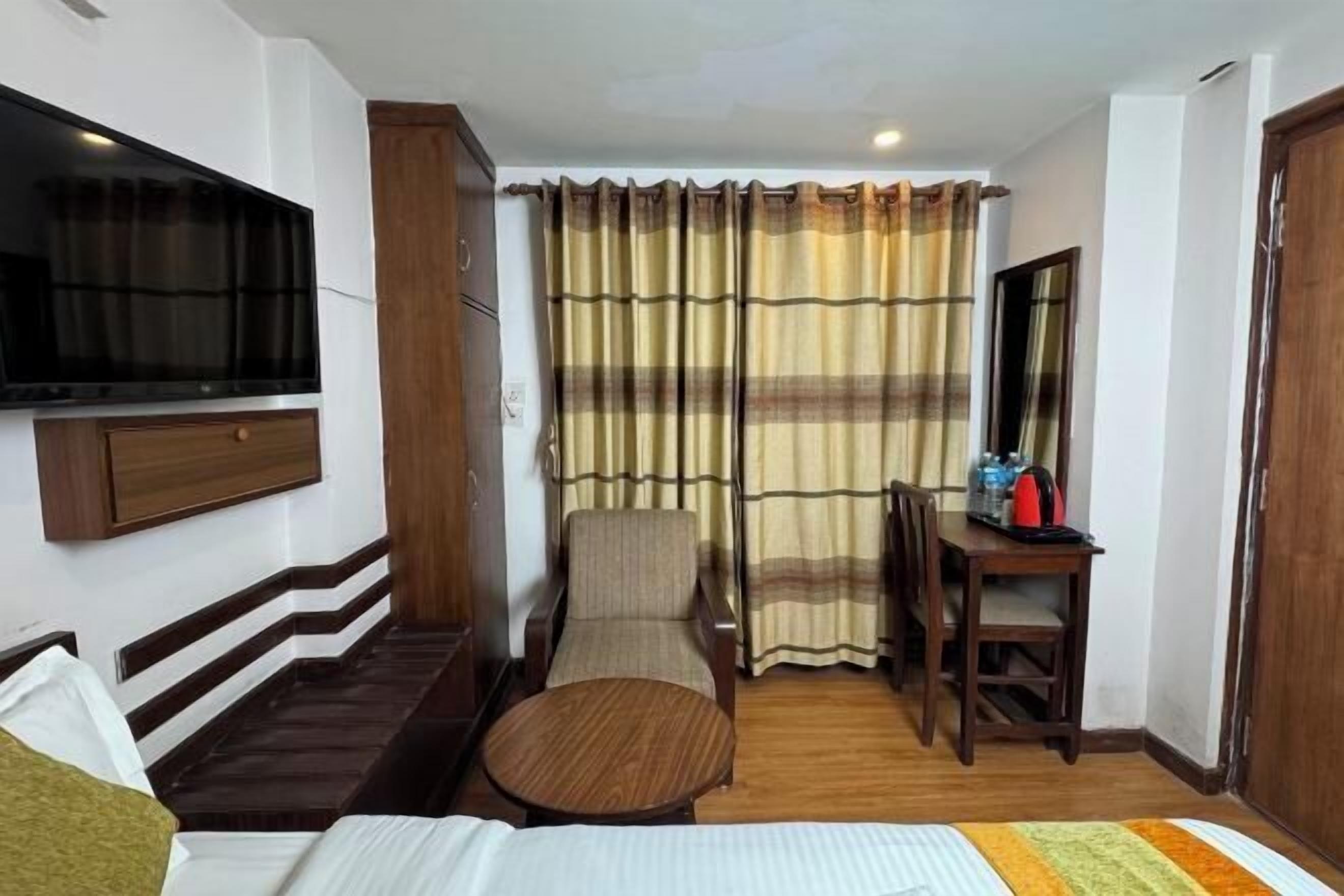 In-room safe, desk, soundproofing, free WiFi