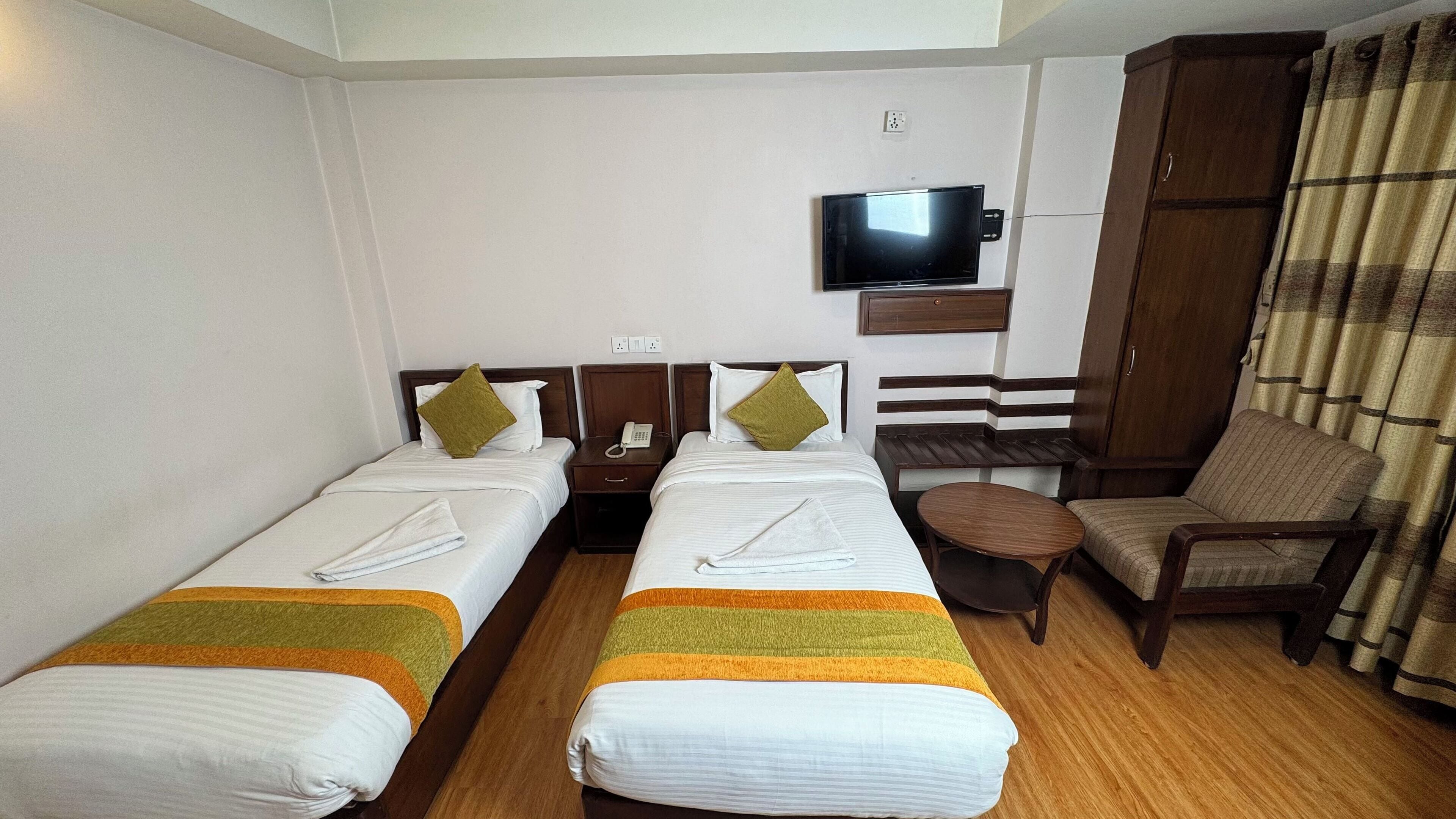 Caja de seguridad en la habitación y escritorio 