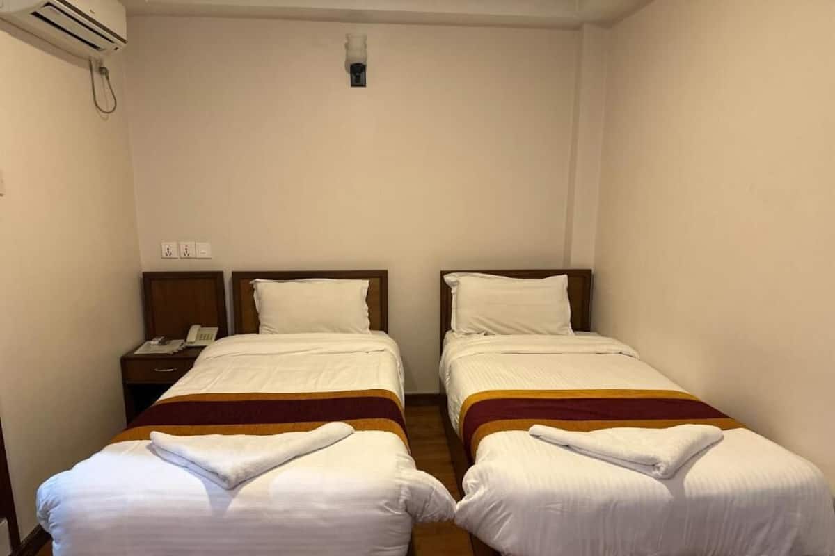Standaard Twin kamer | Een kluis op de kamer, een bureau, geluiddichte muren, gratis wifi