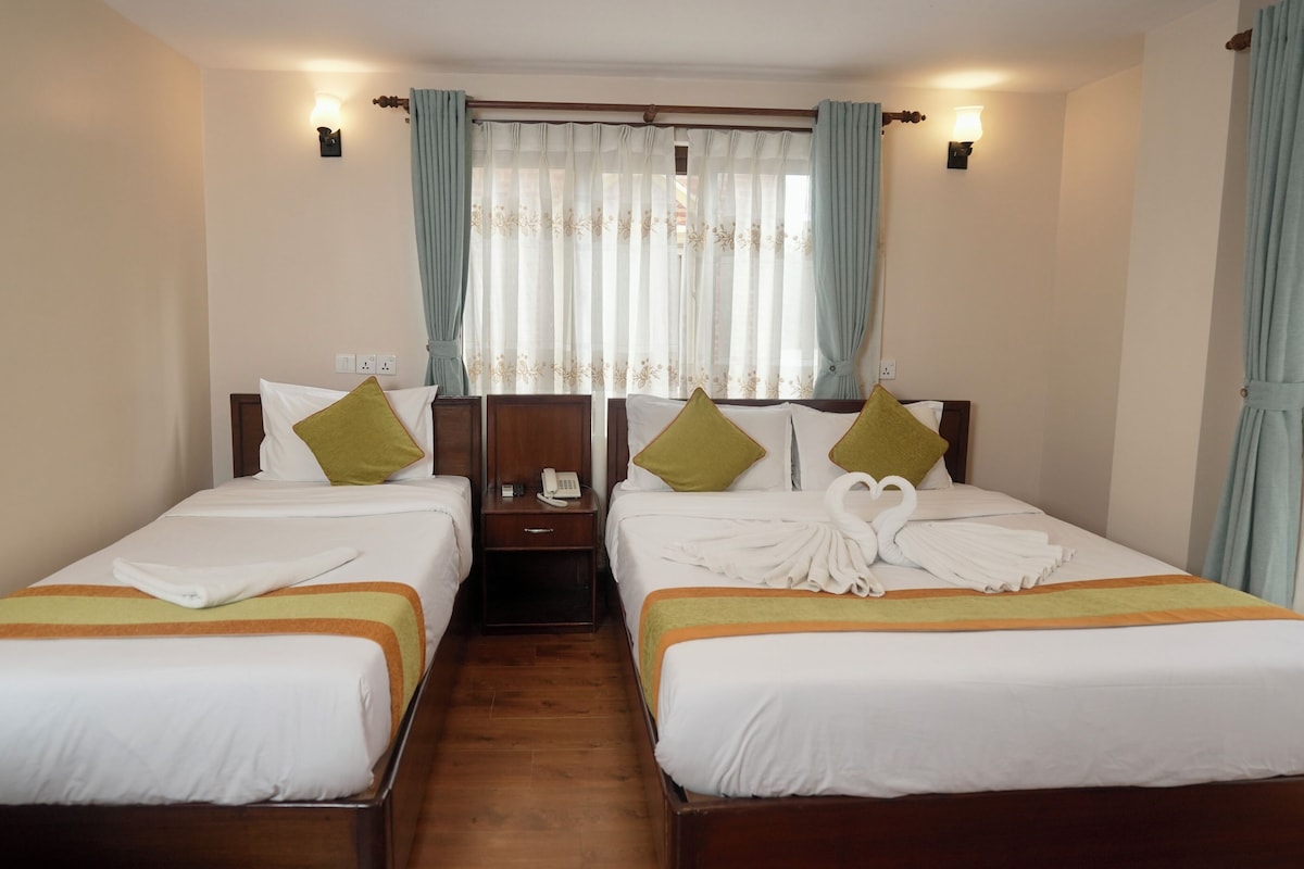 Family Room | In-room safe, desk, soundproofing, free WiFi