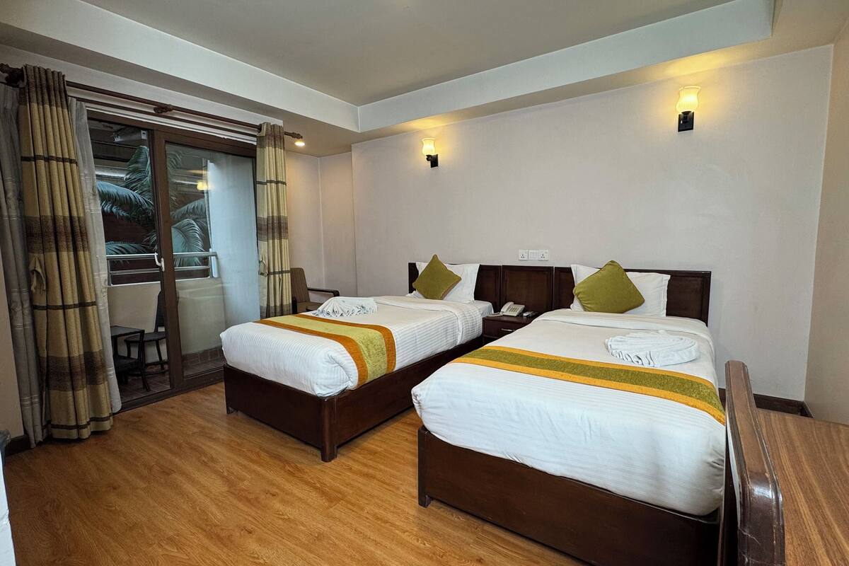 Caja de seguridad en la habitación y escritorio