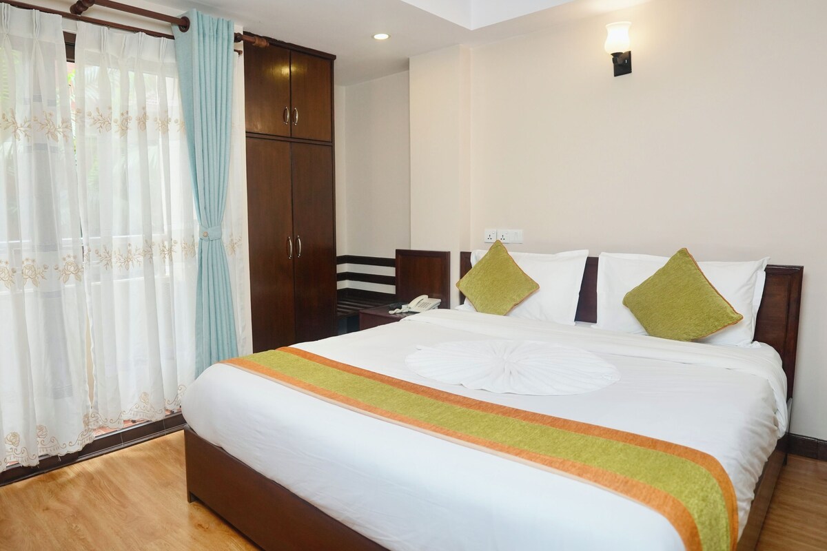 In-room safe, desk, soundproofing, free WiFi