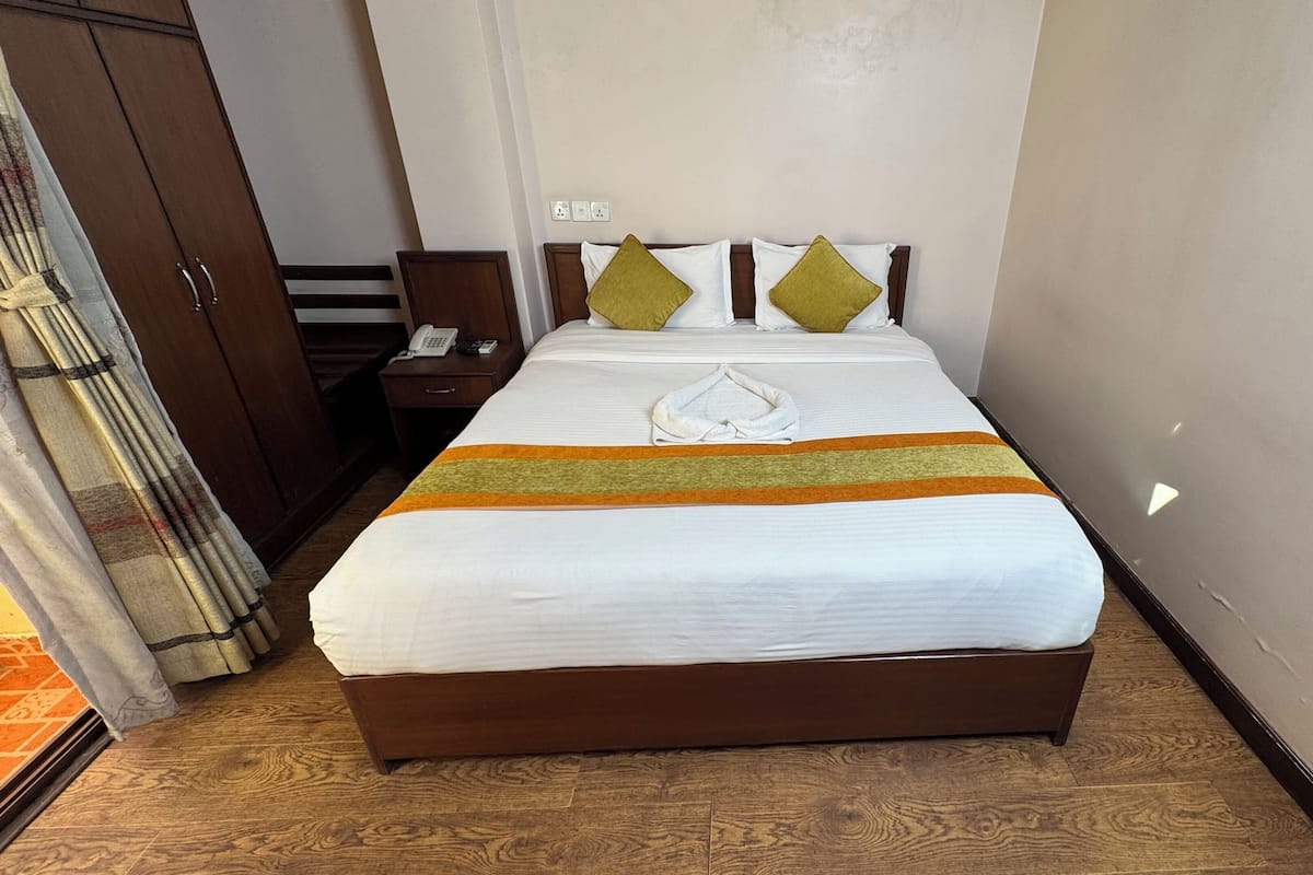 In-room safe, desk, soundproofing, free WiFi