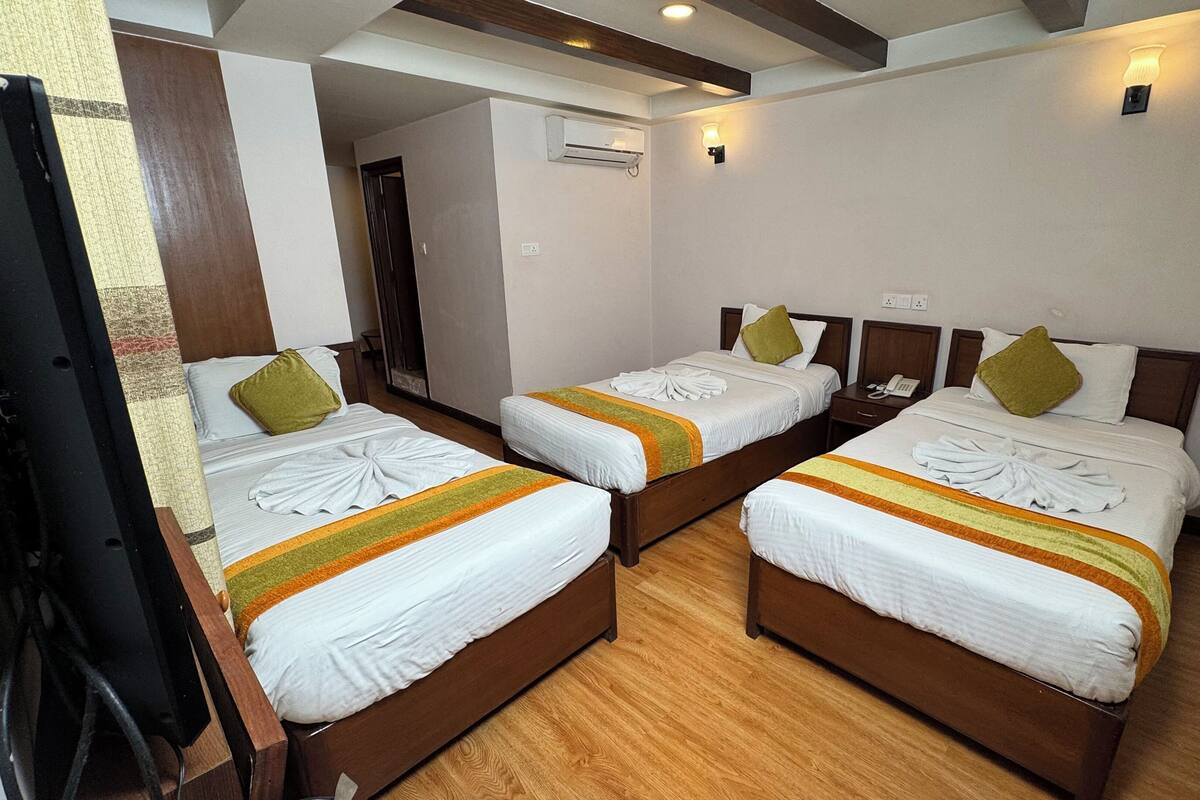 Caja de seguridad en la habitación y escritorio