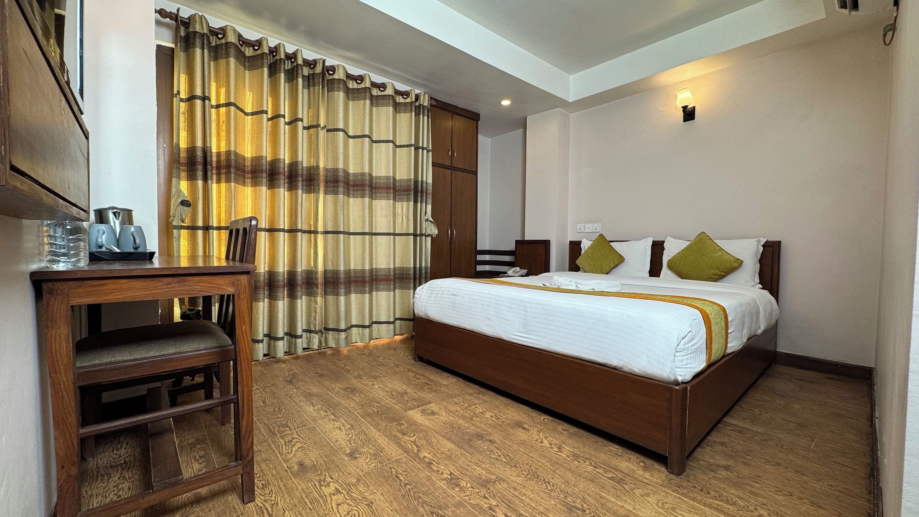 Deluxe Double Room | In-room safe, desk, soundproofing, free WiFi