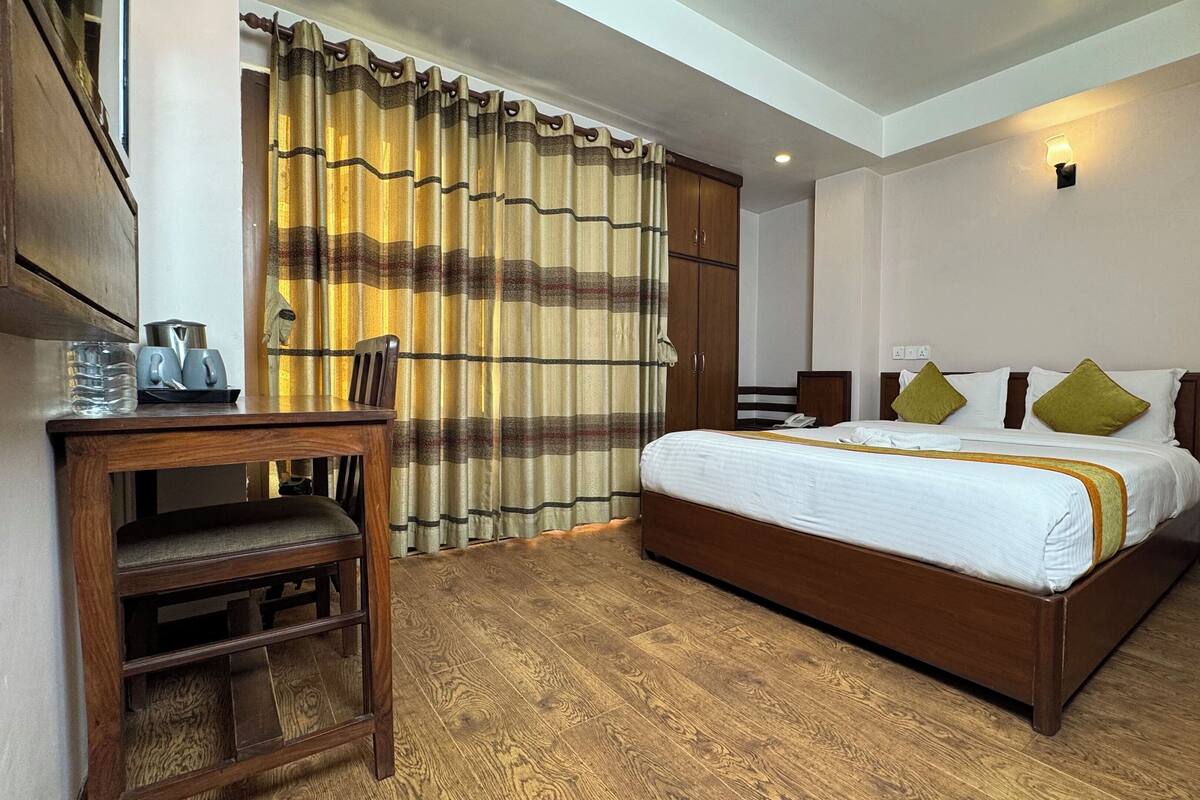 Caja de seguridad en la habitación y escritorio