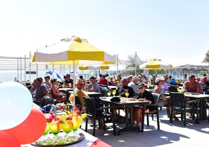 3 间餐厅，供应早餐、午餐和晚餐，意大利菜