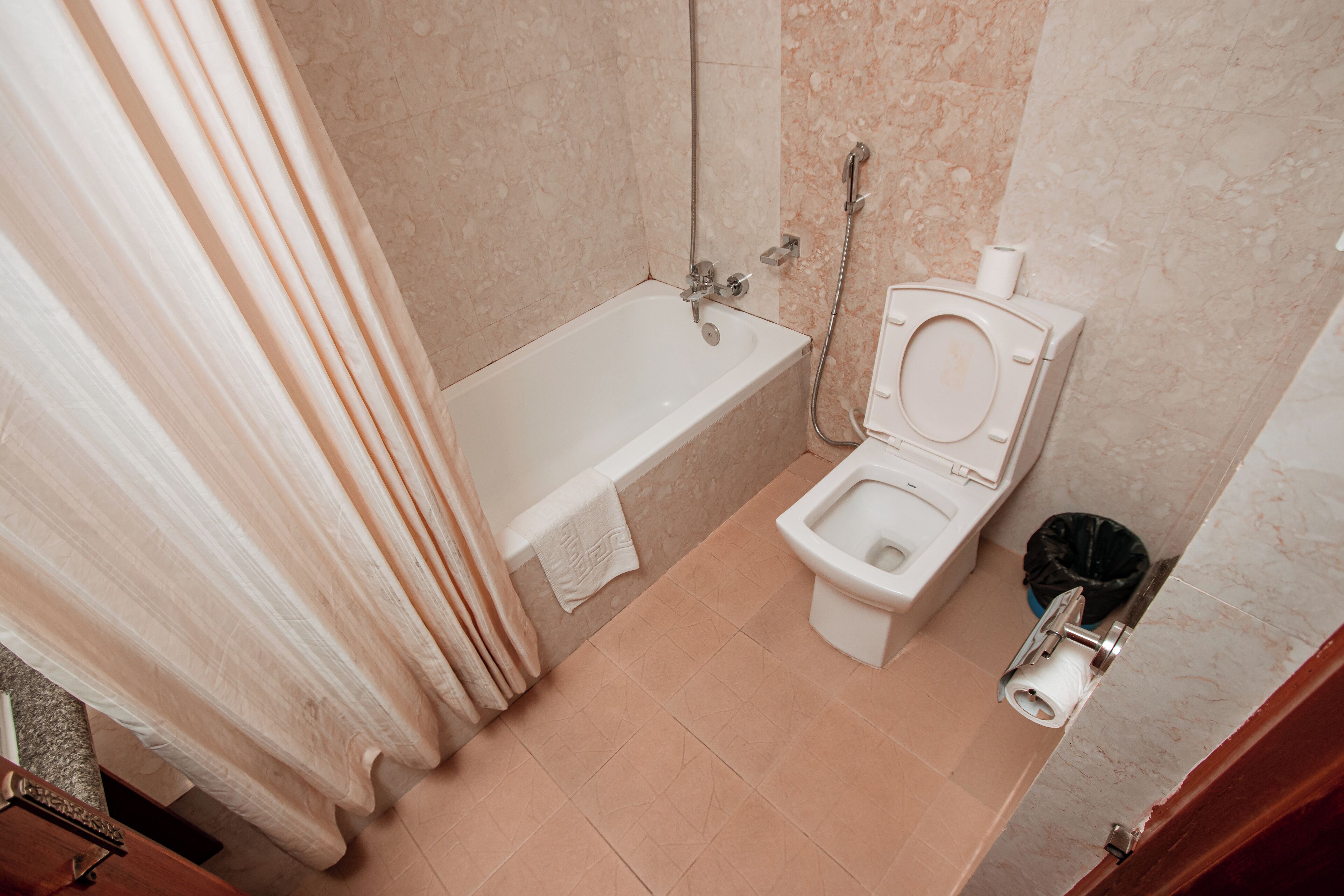 rainfall showerhead, free toiletries, hair dryer, slippers