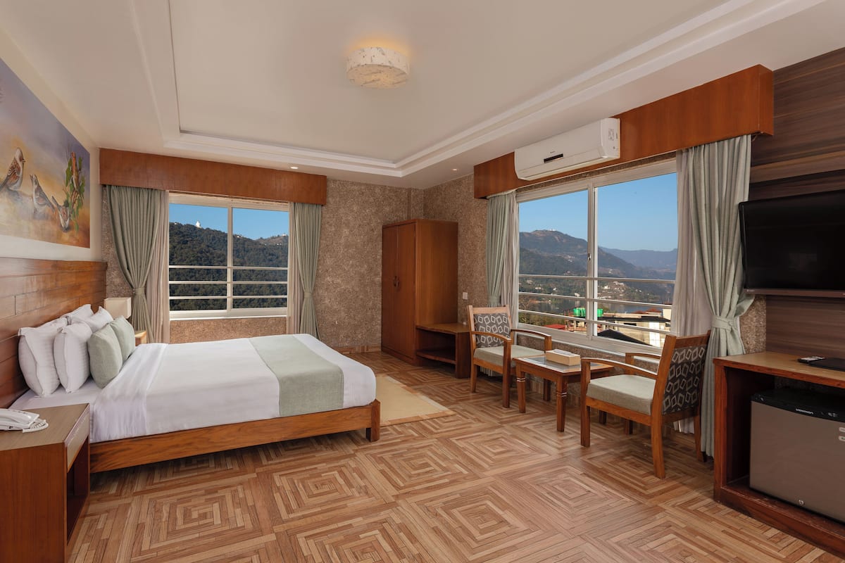 Premium bedding, in-room safe, individually furnished, desk