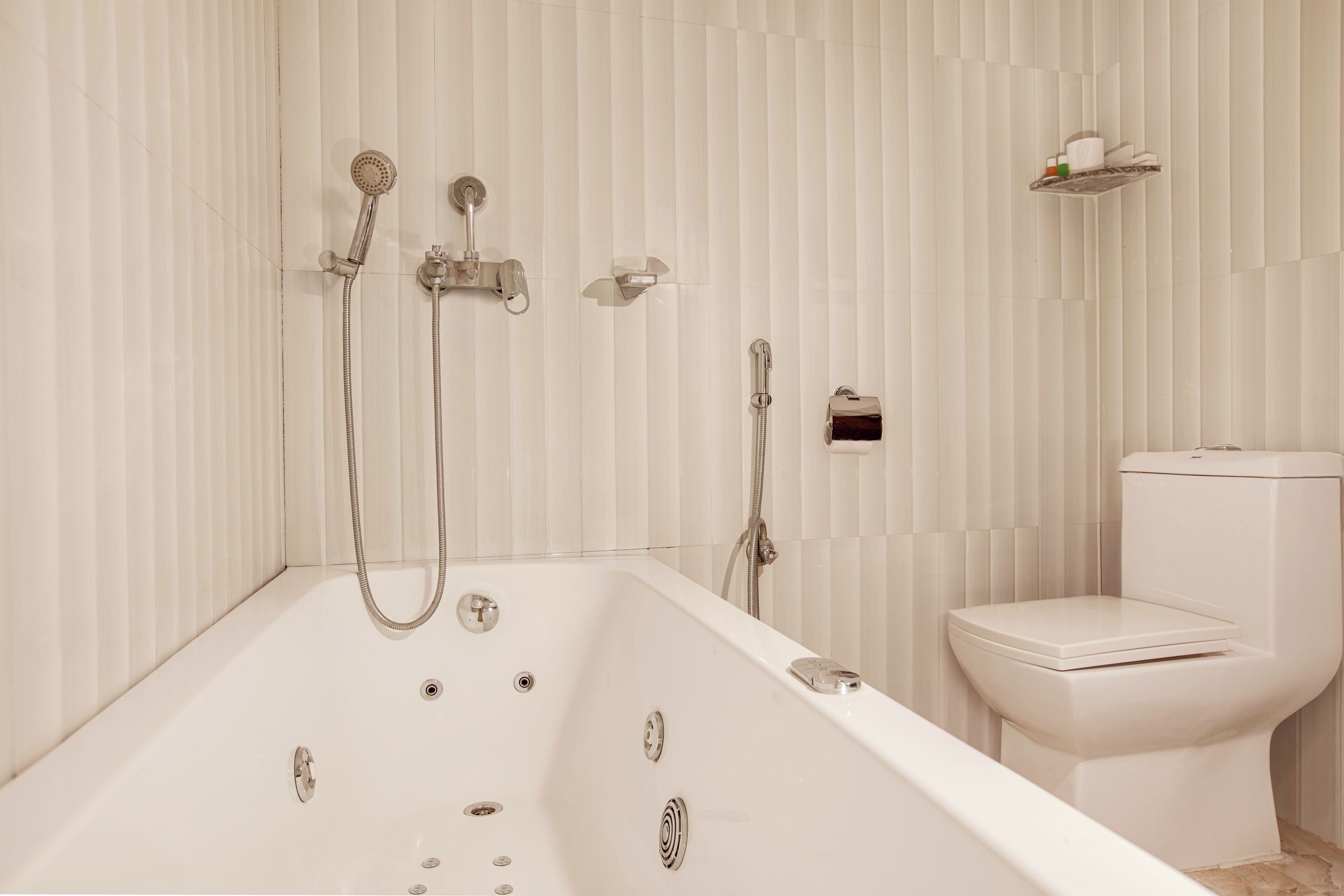 rainfall showerhead, free toiletries, hair dryer, slippers