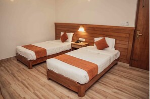 Deluxe Twin Room, Balcony | In-room safe, desk, soundproofing, iron/ironing board