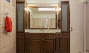 Villa, 3 Bedrooms, Sea View | Bathroom | Separate bathtub and shower, jetted bath, free toiletries, hair dryer