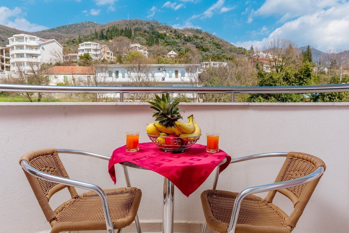 Appartamento Superior, 1 camera da letto, balcone, vista mare | Ristorazione all'aperto