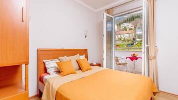 1 bedroom, premium bedding, in-room safe, desk