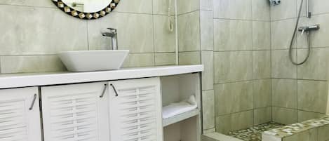 Appartement Standard, 2 chambres, cuisine | Salle de bain | Douche, sĂšche-cheveux, serviettes fournies
