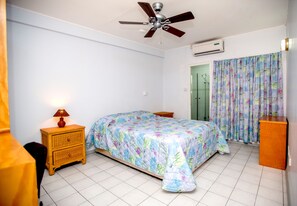 Deluxe Superior Apartment, 2 Bedroom | 1 bedroom, in-room safe, desk, iron/ironing board