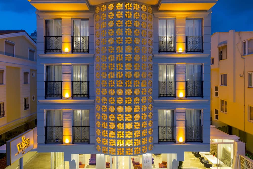 Wise Hotel Spa & Adult Only