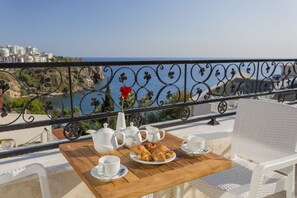 Suite, Sea View (King ) | Terrace/patio - Wise Hotel Spa & Adult Only (Antalya)