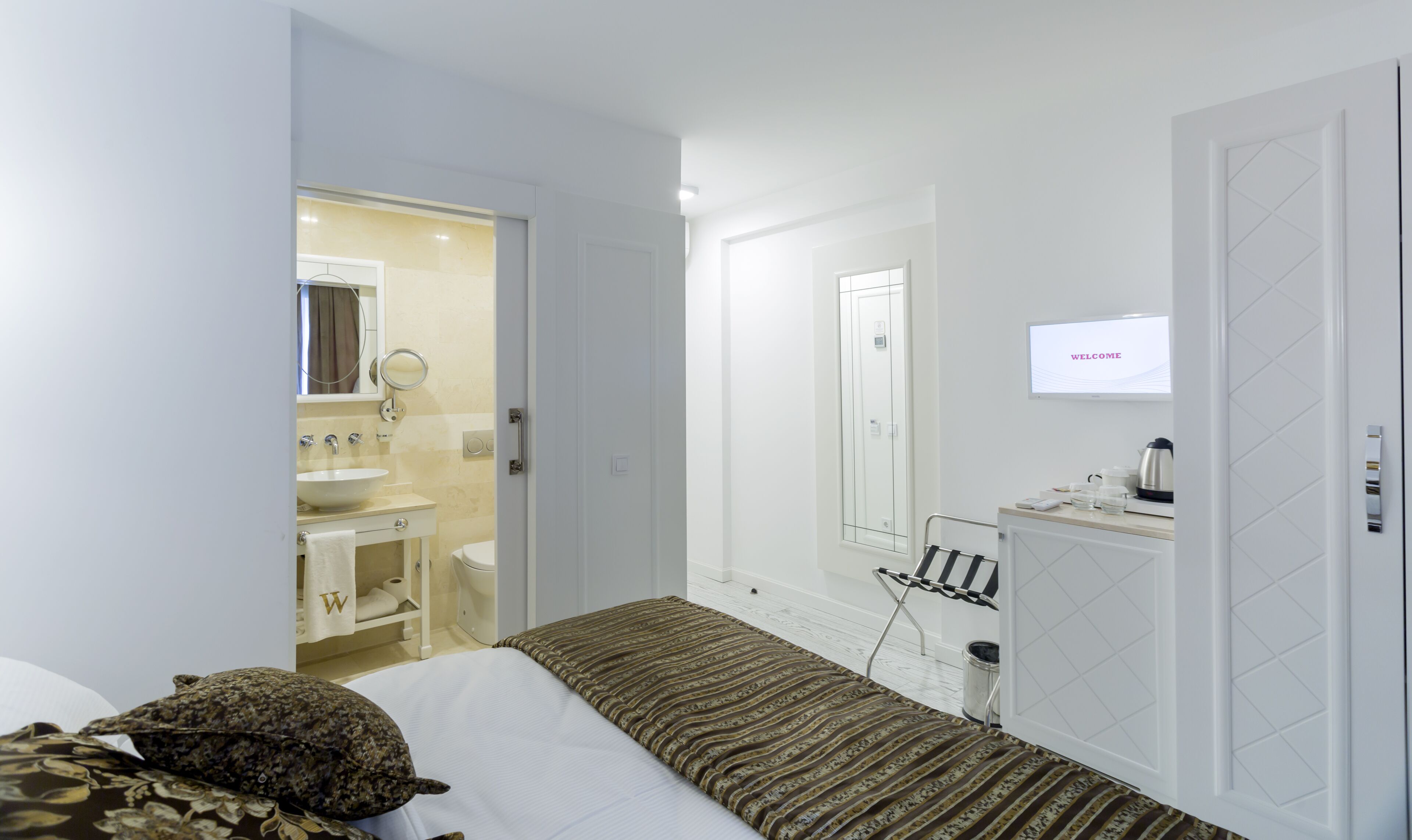 Premium bedding, minibar, in-room safe, soundproofing