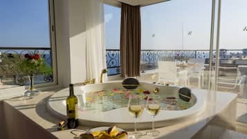Suite, Sea View (King ) | Jetted bathtub