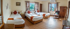 Dreibettzimmer, Stadtblick | Schreibtisch, kostenloses WLAN
