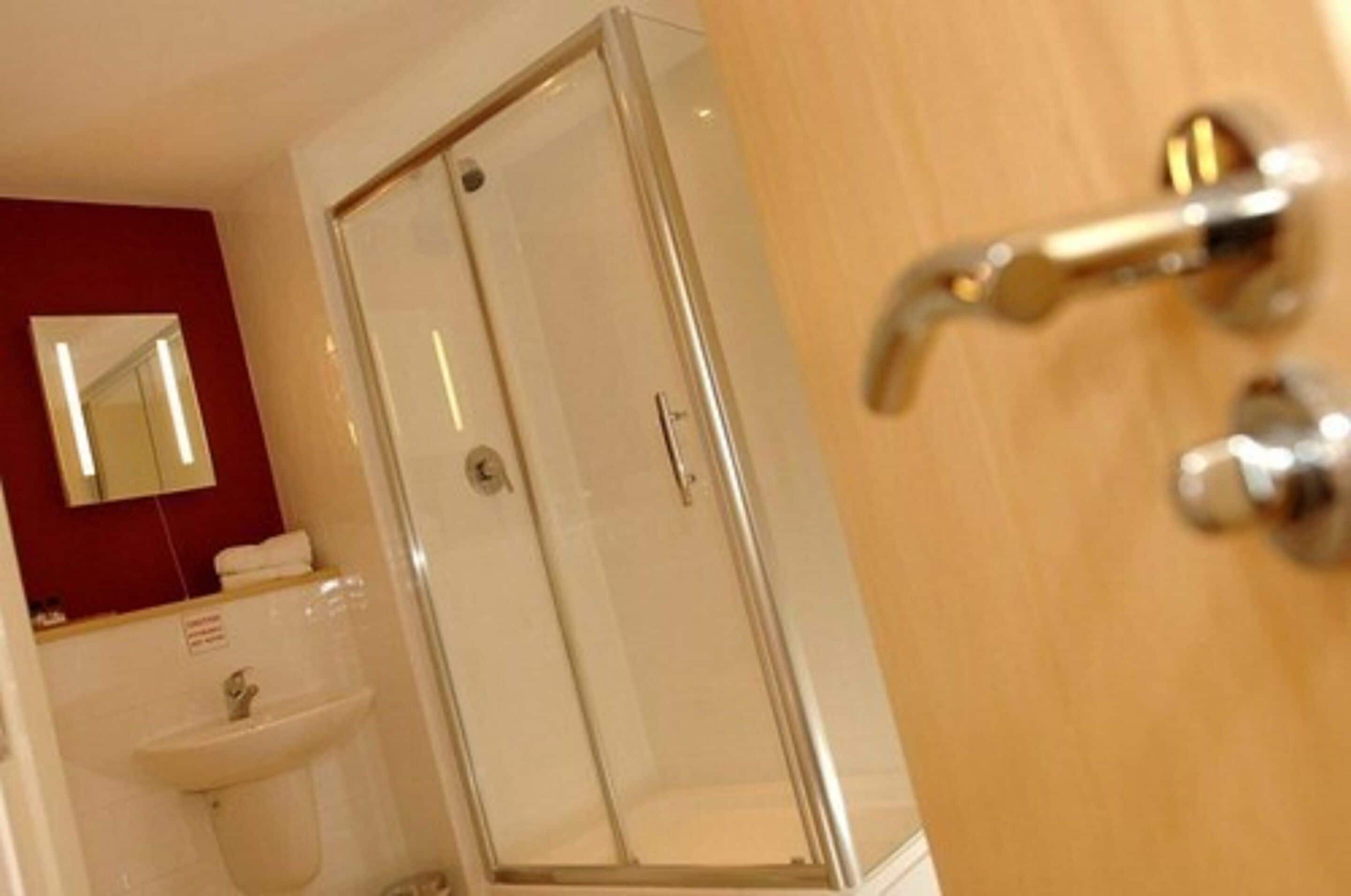 combined shower/bathtub, free toiletries, hair dryer, towels