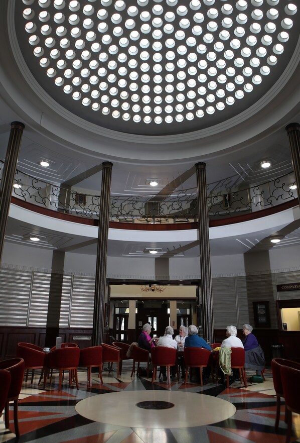 Área de estar no saguão