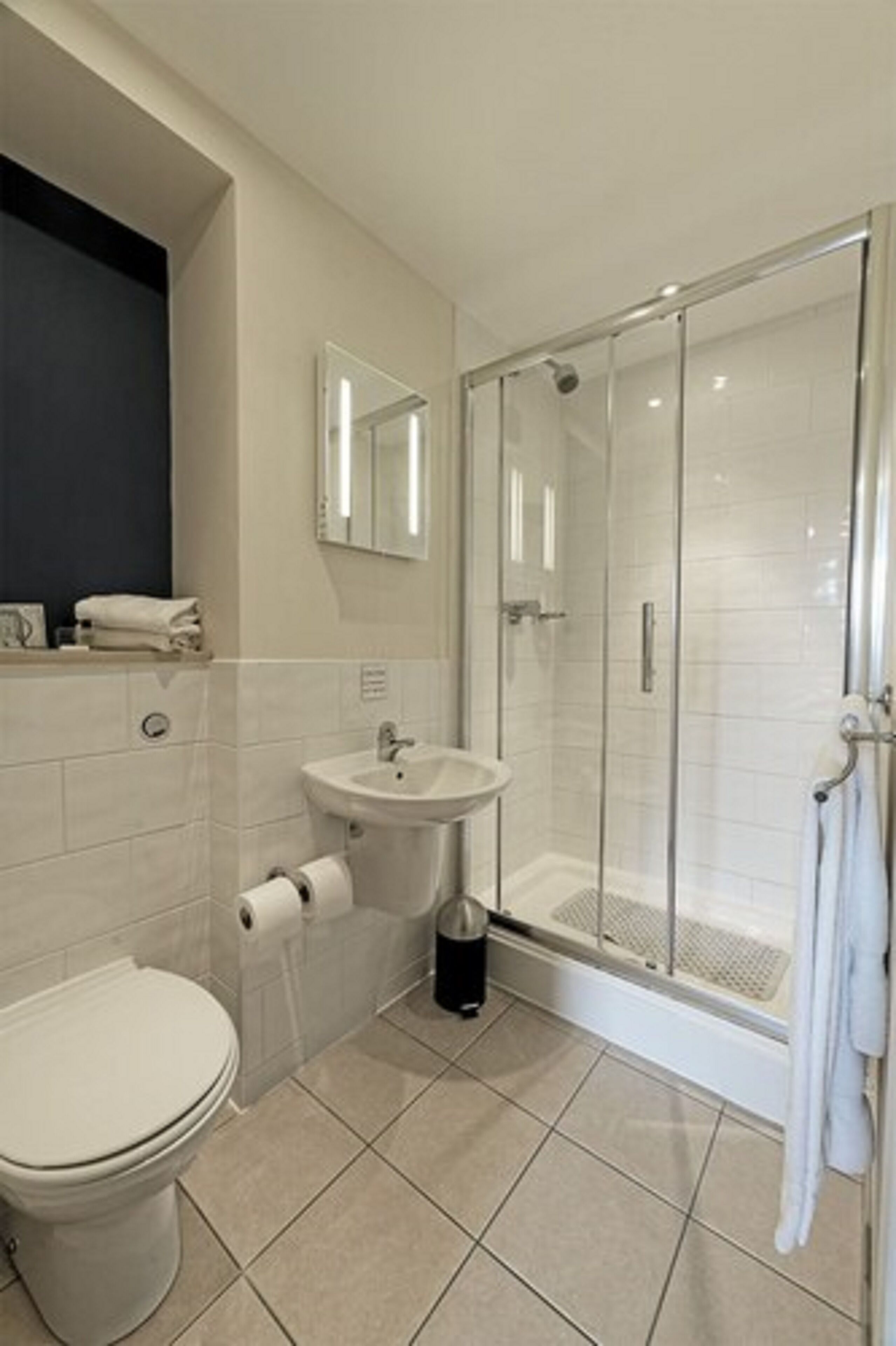 combined shower/bathtub, free toiletries, hair dryer, towels