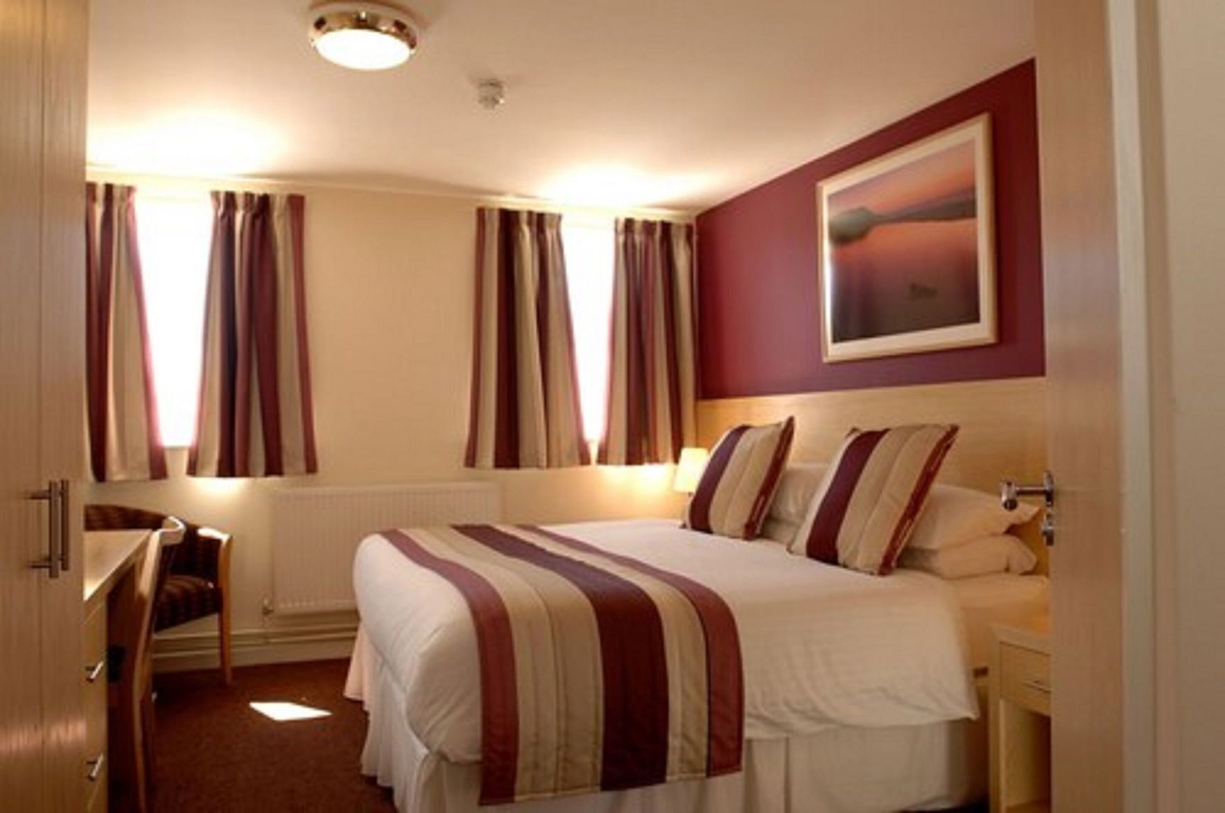 Schreibtisch, kostenloses WLAN, Bettwäsche, Rollstuhlgeeignet