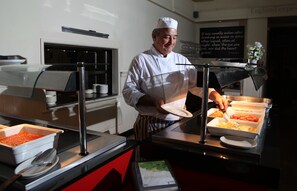 Frokostbuffé hver dag (GBP 15.5 per person)