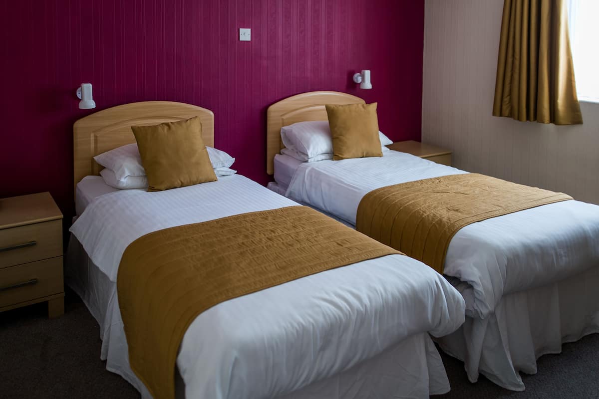 Schreibtisch, kostenloses WLAN, BettwƤsche, Rollstuhlgeeignet