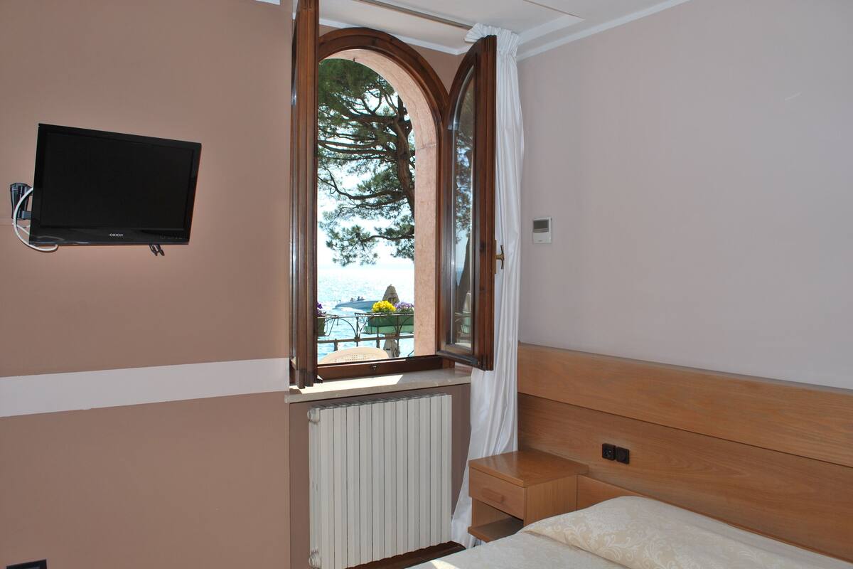 Double or Twin Room, Lake View | In-room safe, desk, cribs/infant beds, free WiFi