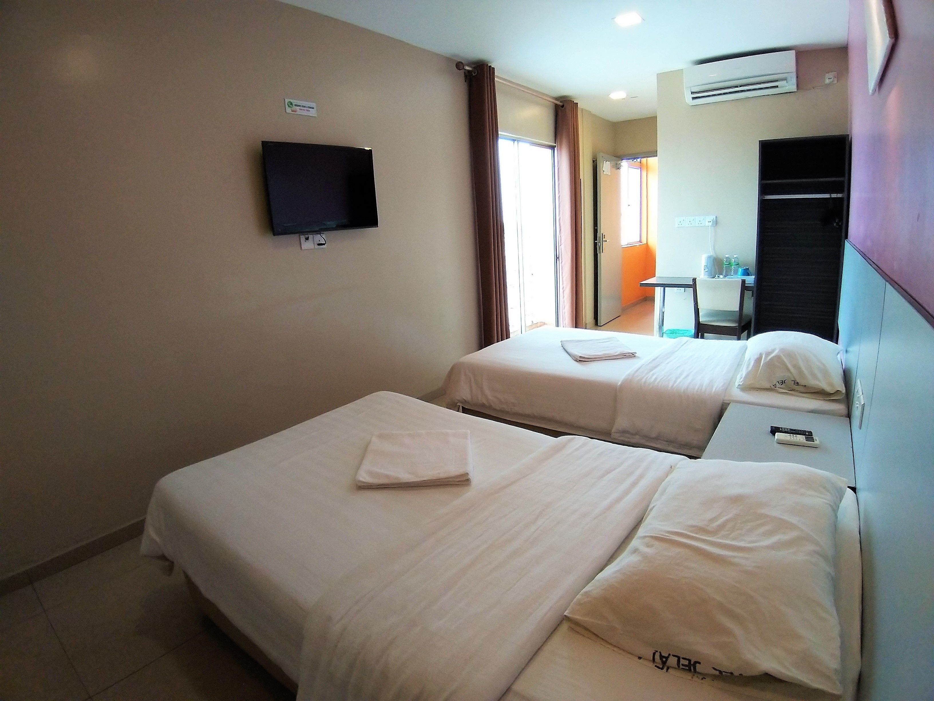 Schreibtisch, Bügeleisen/Bügelbrett, kostenloses WLAN