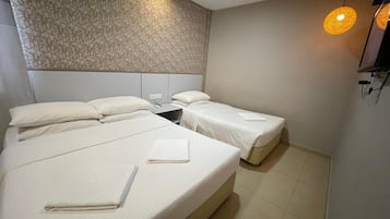 Deluxe Room - No Window | Escrivaninha, ferros/tábuas de passar roupa, Wi-Fi de cortesia