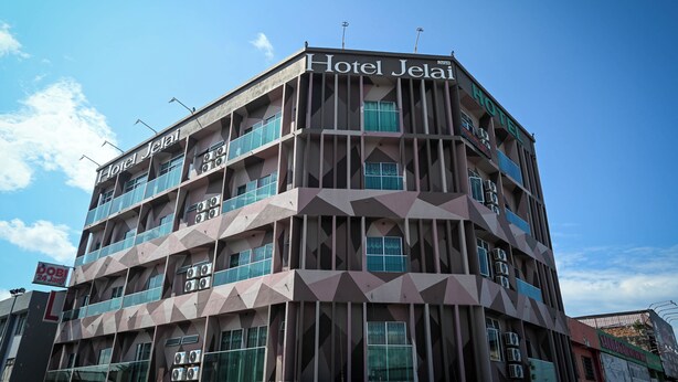 A multi-story building with a sign reading "Hotel Jelai". - Hotel Jelai Temerloh (Temerloh)