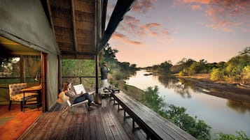 In-room safe, bed sheets