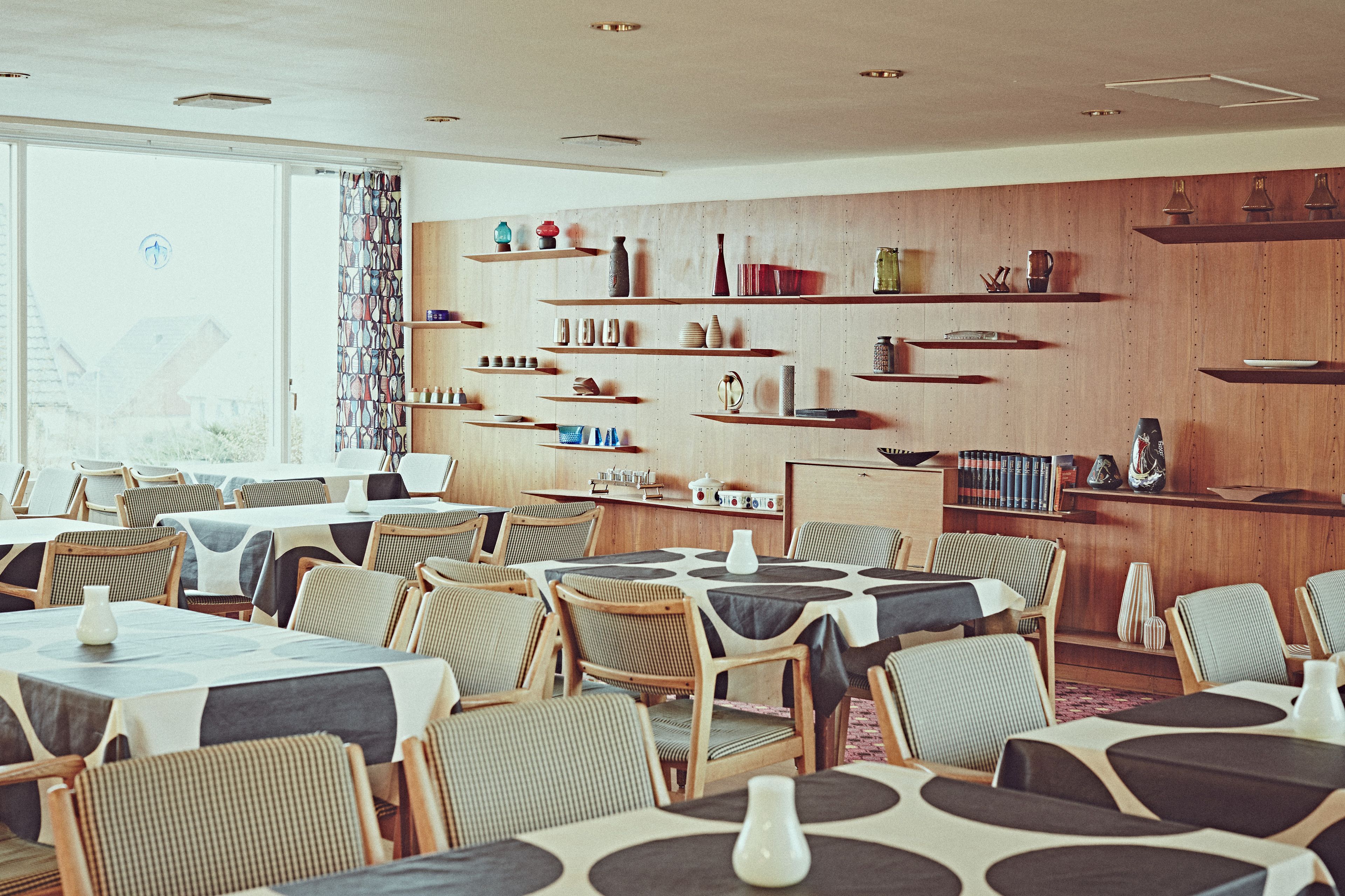 free buffet breakfast