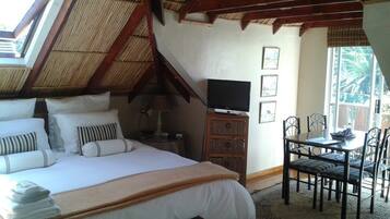 Swiss Cottage | Minibar, desk, free WiFi