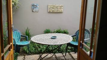 Courtyard Cottage | Terrace/patio