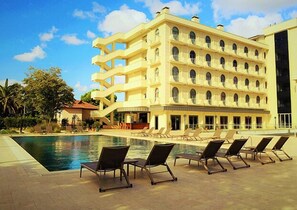 Outdoor pool - Bayramoglu Resort Hotel (Darica)