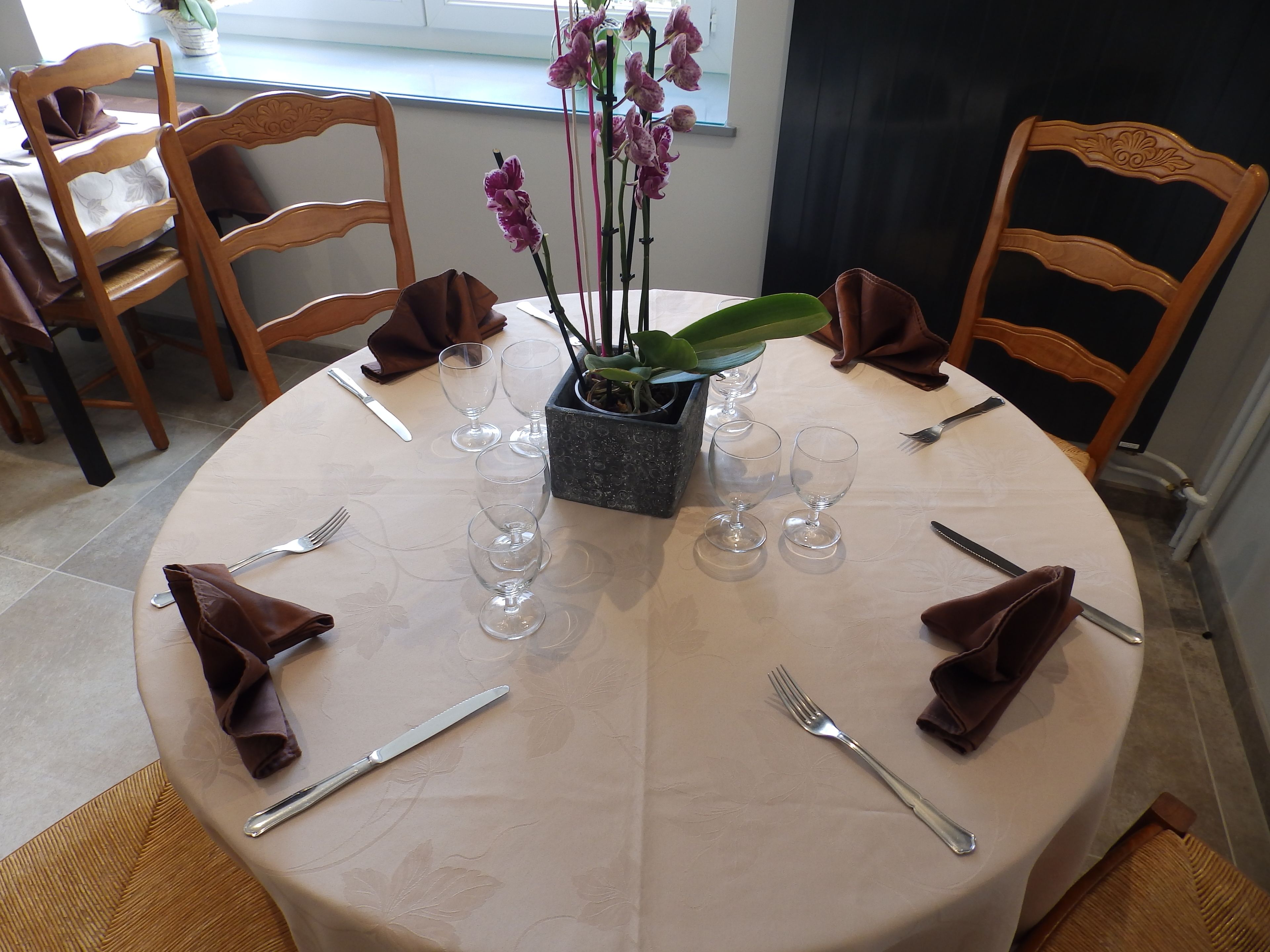 breakfast, lunch, dinner served; french cuisine