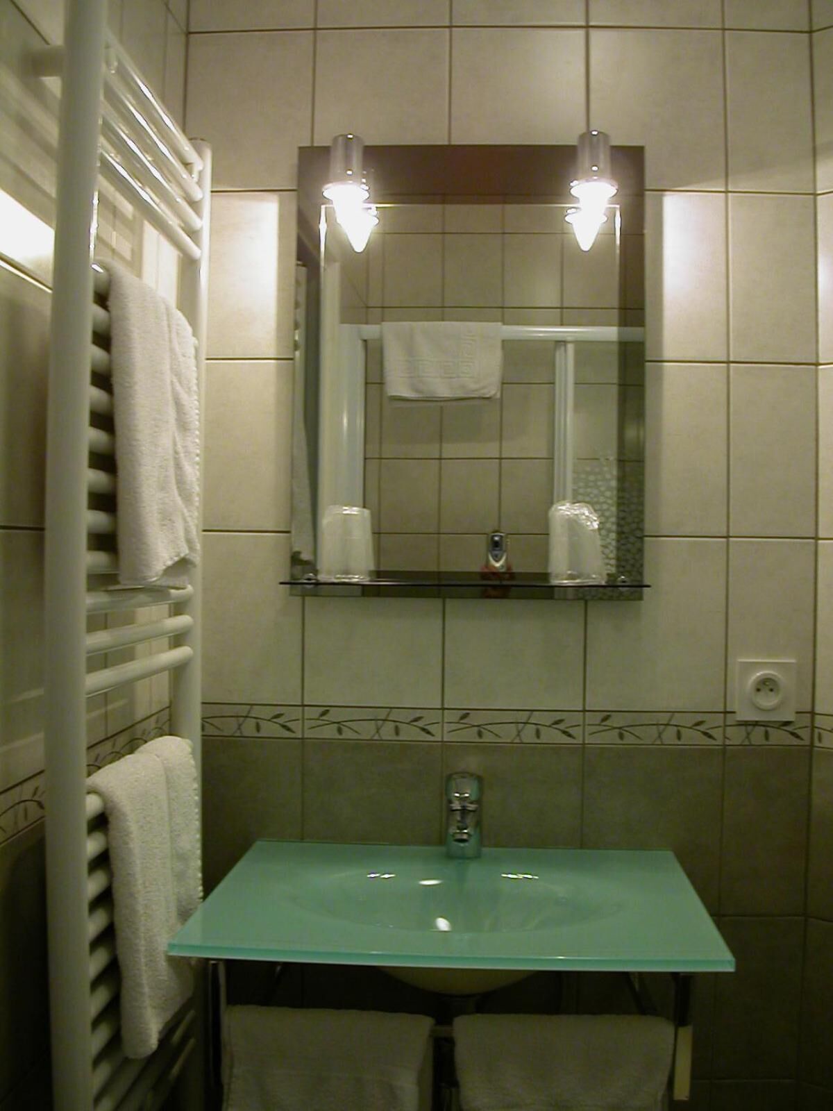 shower, free toiletries, towels