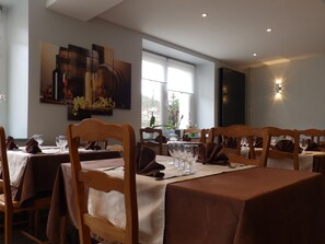 Frühstück, Mittagessen, Abendessen, französische Küche 