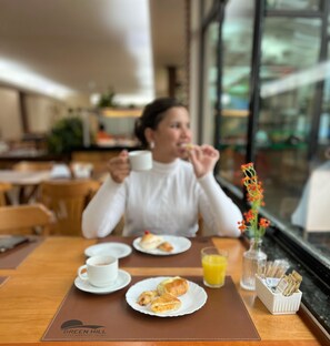 Free daily buffet breakfast  - Hotel Green Hill (Juiz de Fora)