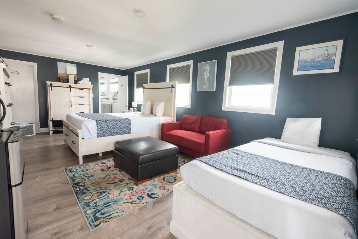 Standard Room, 1 Queen, 1 Single, and 1 Sofa Bed, Ocean View (No Pets Allowed) | 熨斗/熨板、免费 WiFi、床单