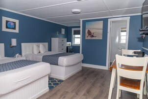 Tabla de planchar con plancha, wifi gratis y ropa de cama 