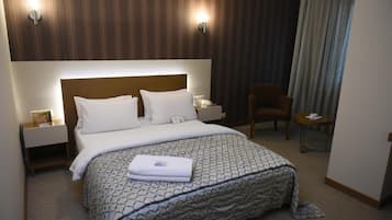 Minibar, escritorio, sistema de insonorización y cunas gratuitas