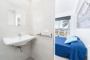 Chambre Deluxe double, salle de bain privée, vue sur la mer | Salle de bain